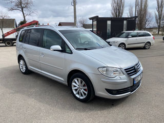 Volkswagen Touran foto 2