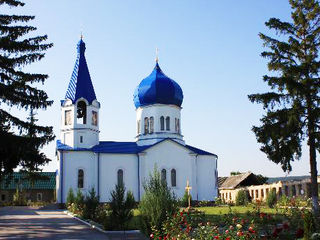 Excursie 9 Mănăstiri din Moldova - 199 Lei foto 1