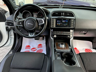 Jaguar XE foto 10