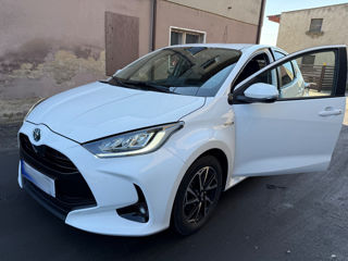 Toyota Yaris фото 1
