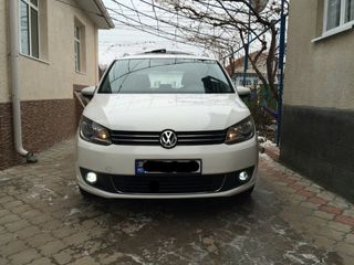 Volkswagen Touran foto 2