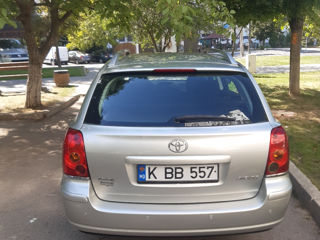 Toyota Avensis foto 2