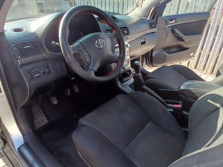 Toyota Avensis foto 4