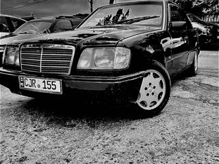 Mercedes Series (W123) foto 7