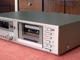 JVC KD-JVC KD-D35 este o casetă stereo. 1990 Caracteristicile KD-D35 includ selecția tipului de band foto 3