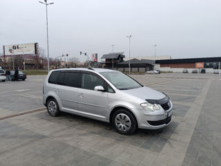 Volkswagen Touran foto 2