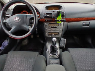 Toyota Avensis foto 4