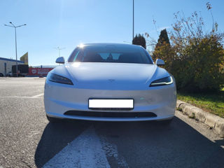 Tesla Model 3 foto 1