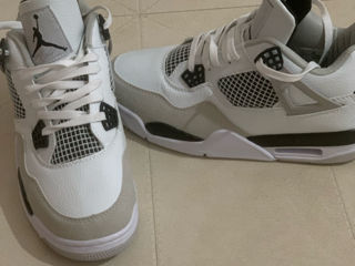 Vând Jordan 4 Retro albi foto 2