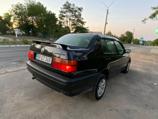 Volkswagen Vento foto 2