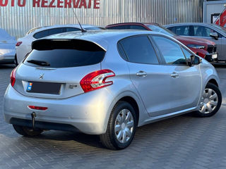 Peugeot 208 foto 5