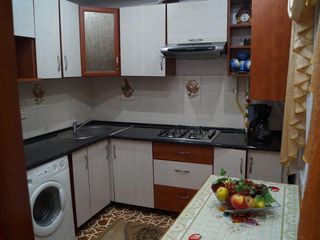 Urgent!Apartament euroreparat cu 3 odai in Telenesti!! foto 3