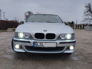 BMW 5 Series foto 2