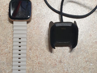 Vind ceas Fitbit Versa 2 stare foarte bună . foto 3