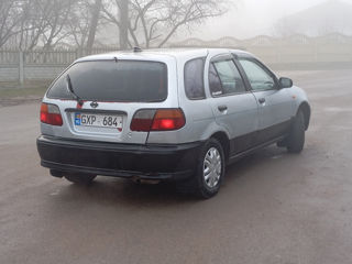 Nissan Almera foto 2