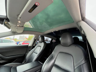 Tesla Model 3 foto 14