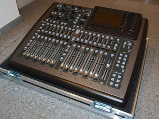 Behringer x32 compact + keys foto 2