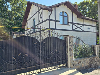 Casă cu Guest House în Chișinău, str. Valea Albă, zonă verde lîngă pădure