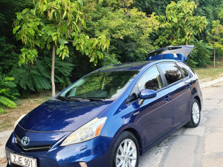 Toyota Prius v foto 9