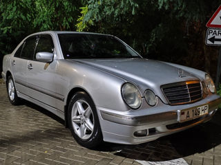 Mercedes E-Class foto 2