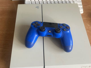 Vând PlayStation 4 fat