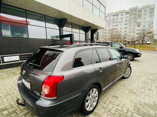 Toyota Avensis foto 8