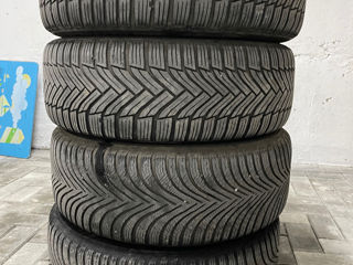 Продам 4 мишлена 215/55r17 В нормальном состоянии 120 евро