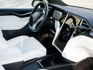 Tesla Model X foto 7