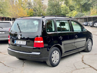 Volkswagen Touran foto 5