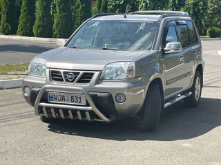 Nissan X-Trail foto 2