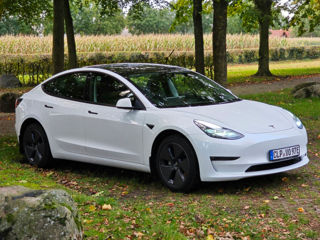 Tesla Model 3 foto 7