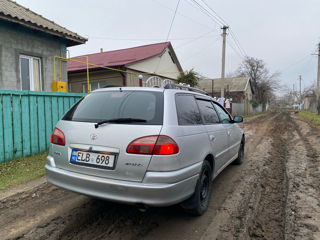 Toyota Avensis foto 4