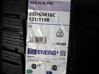 235 65 R16C 121/119R Michelin Agilis Alpin foto 2