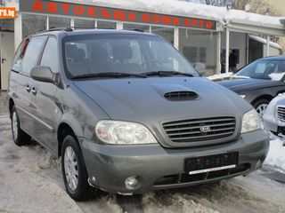 KIA Carnival foto 2