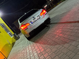 BMW 5 Series foto 2