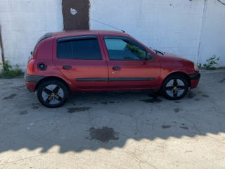 Renault Clio фото 0