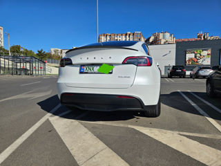 Tesla Model Y foto 3