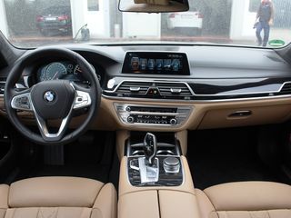 BMW 7 Series foto 8