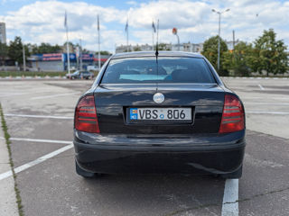 Skoda Superb foto 2