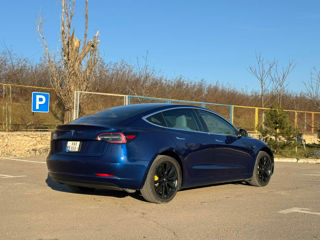 Tesla Model 3 foto 4