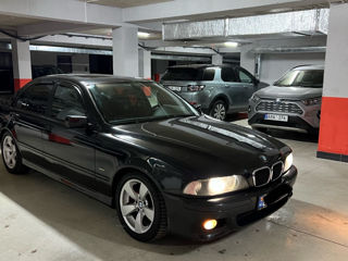 BMW 5 Series foto 4