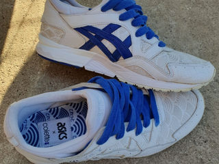 Asics foto 2