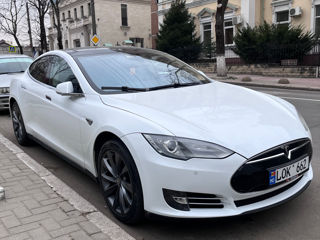 Tesla Model S фото 1