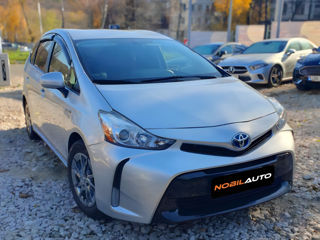 Toyota Prius v foto 2