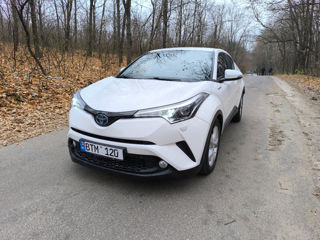 Toyota C-HR foto 2