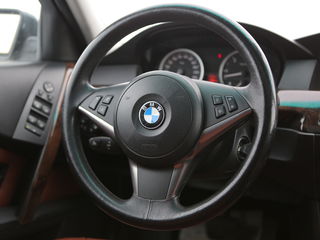 BMW 5 Series foto 2