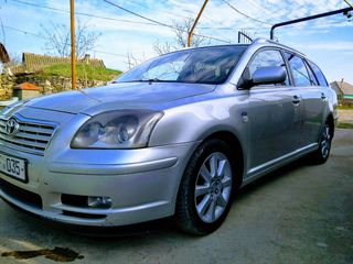 Toyota Avensis foto 1