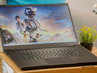 Razer Blade 17/ Core I7 10875H/ 16Gb Ram/ RTX 2080 Super/ 1Tb SSD/ 17.3" FHD IPS 300Hz!! foto 4