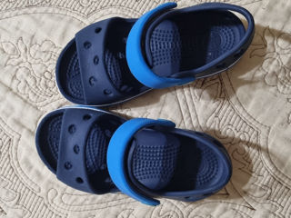 Sandale Crocs foto 2