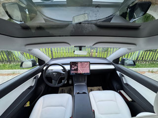 Tesla Model Y foto 6